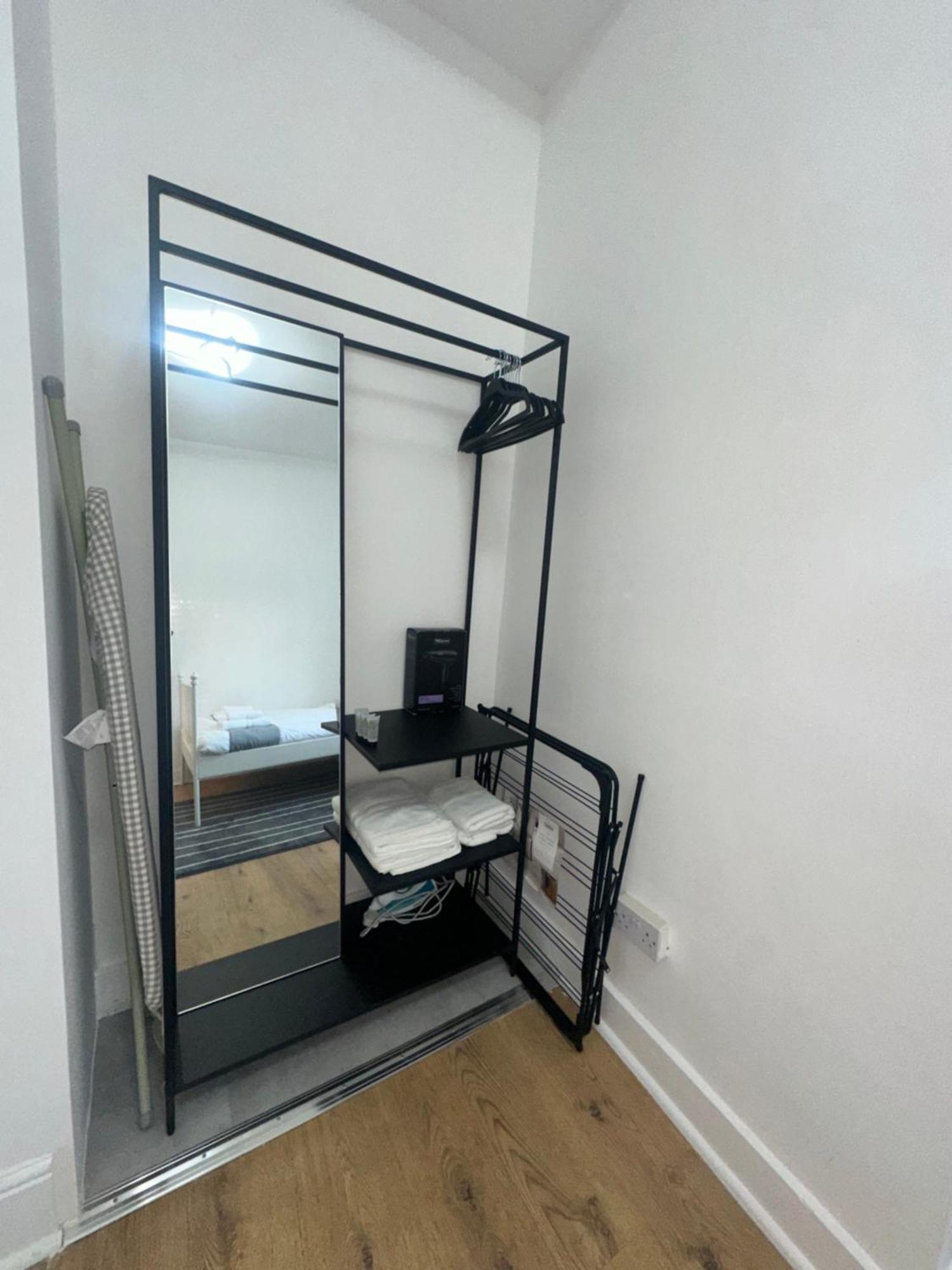 First Floor One Bed Apartment In Central West Londres Exterior foto